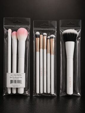 Crown White Makeup Brush Set with Pink-Tipped and Black-White Bristles